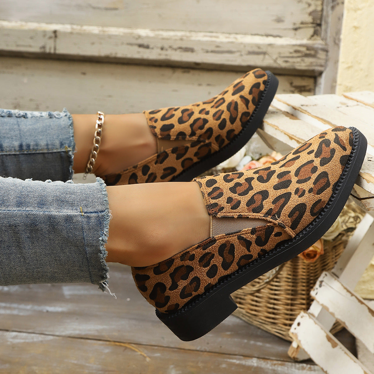 Pointed Toe Chunky Heel Lightweight Comfortable All-match Leopard Print Slip-on Shoes