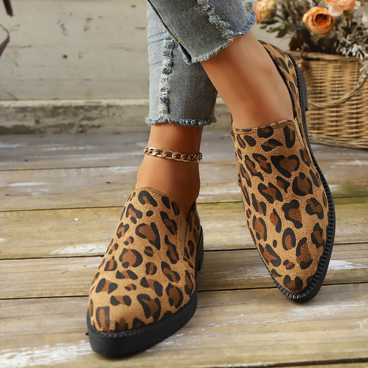 Pointed Toe Chunky Heel Lightweight Comfortable All-match Leopard Print Slip-on Shoes